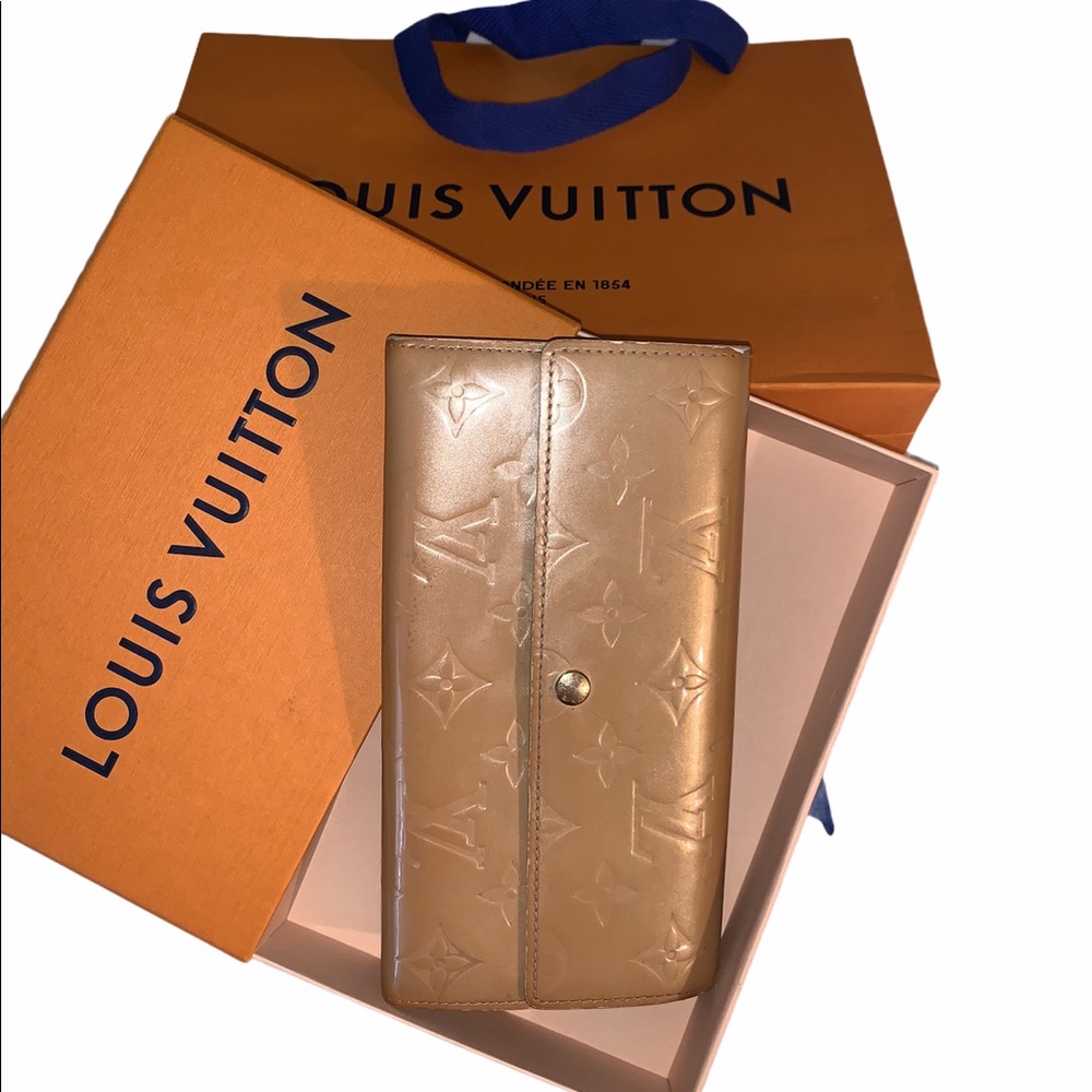 AUTHENTICATED Louis Vuitton long wallet - Picture 1 of 16